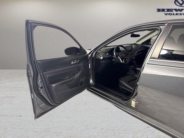 2022 Nissan Altima 2.0 SR