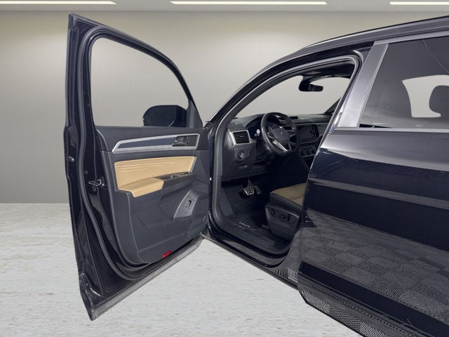 2023 Volkswagen Atlas Cross Sport 2.0T SEL R-Line Black