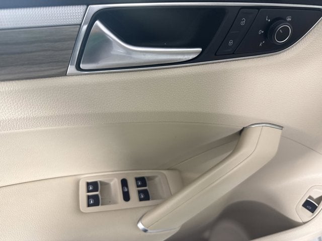 2016 Volkswagen Passat 1.8T SE