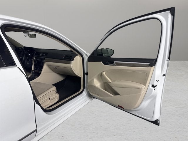 2016 Volkswagen Passat 1.8T SE