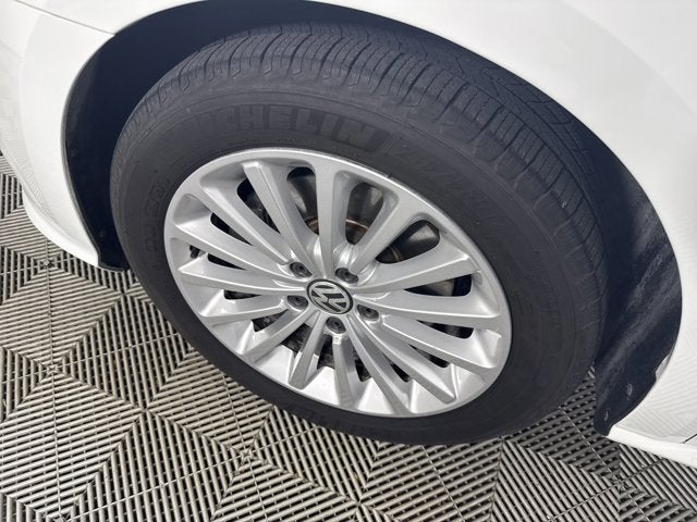 2016 Volkswagen Passat 1.8T SE