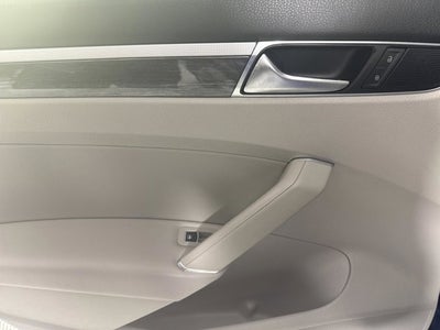 2017 Volkswagen Passat 1.8T SE w/Technology
