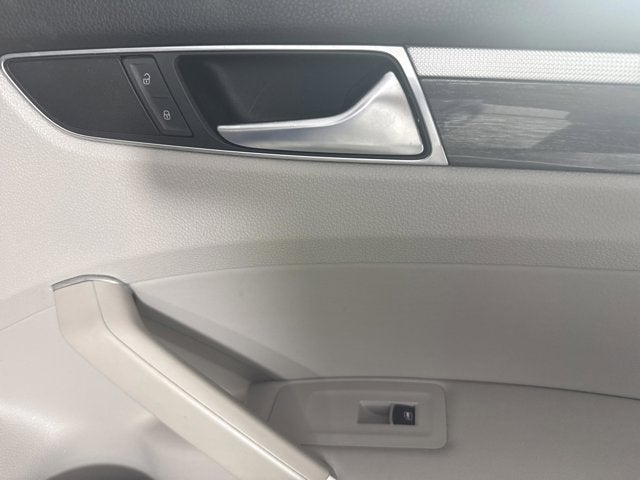 2017 Volkswagen Passat 1.8T SE w/Technology