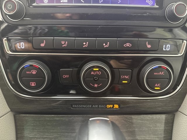 2017 Volkswagen Passat 1.8T SE w/Technology