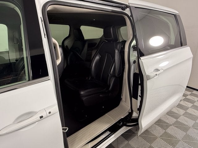 2023 Chrysler Pacifica Hybrid Touring L