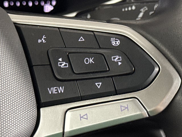 2025 Volkswagen Taos SE Black