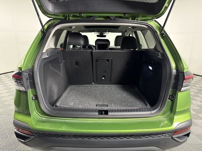 2025 Volkswagen Taos SE Black