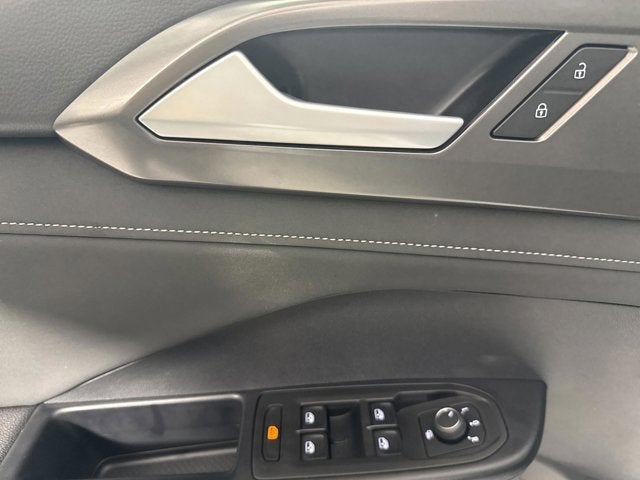 2025 Volkswagen Taos SE Black