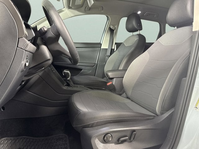 2025 Volkswagen Taos SE Black
