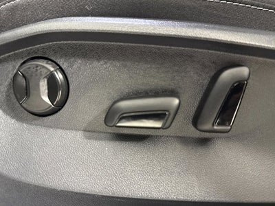 2025 Volkswagen Taos SE Black