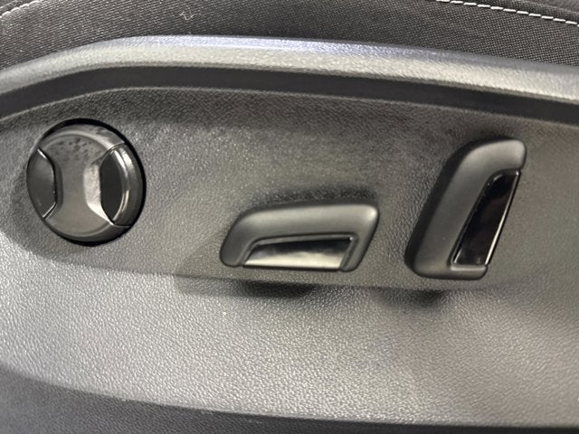 2025 Volkswagen Taos SE Black