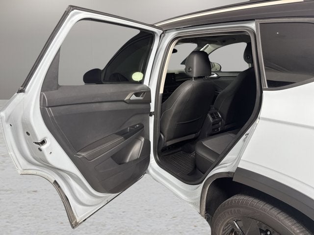 2025 Volkswagen Taos SE Black