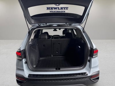 2025 Volkswagen Taos SE Black