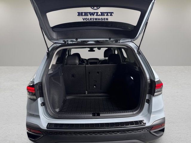 2025 Volkswagen Taos SE Black