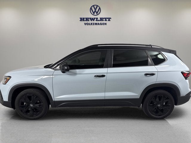 2025 Volkswagen Taos SE Black