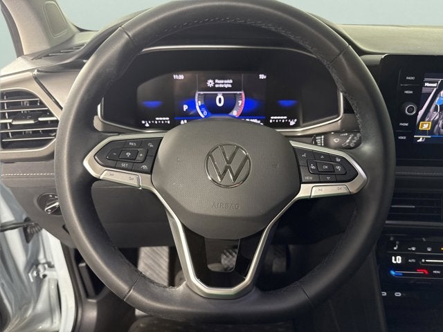 2025 Volkswagen Taos SE Black