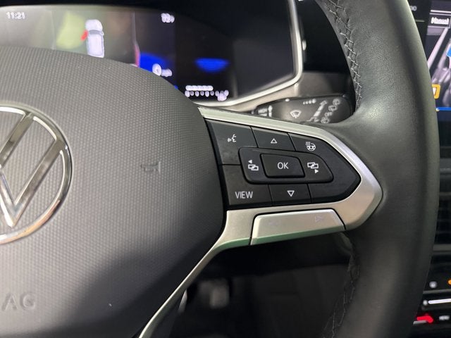 2025 Volkswagen Taos SE Black