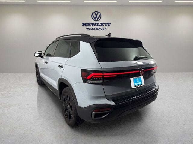 2025 Volkswagen Taos SE Black