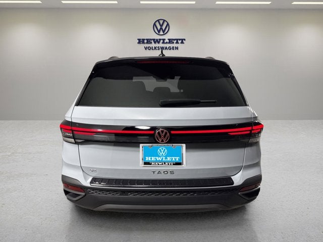 2025 Volkswagen Taos SE Black