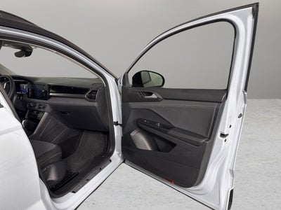 2025 Volkswagen Taos SE Black
