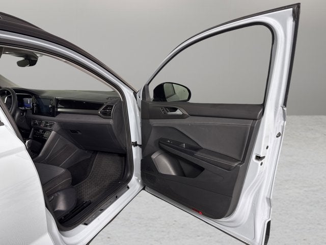 2025 Volkswagen Taos SE Black