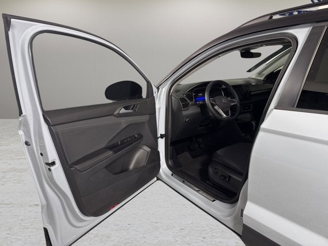 2025 Volkswagen Taos SE Black