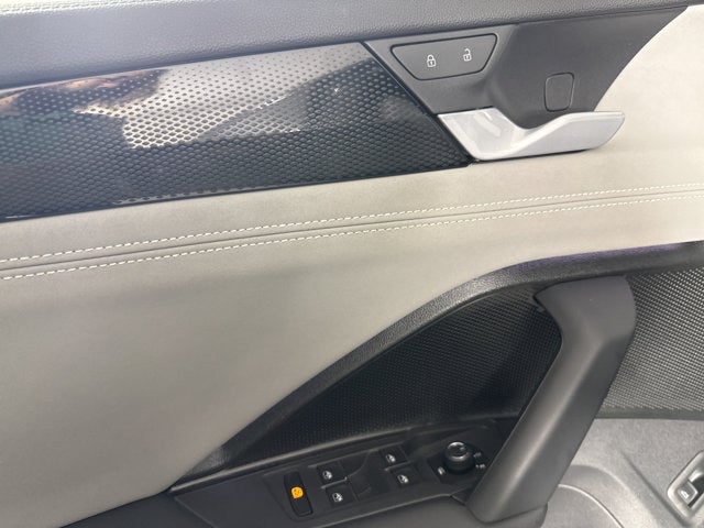 2025 Volkswagen Tiguan SE R-Line Black
