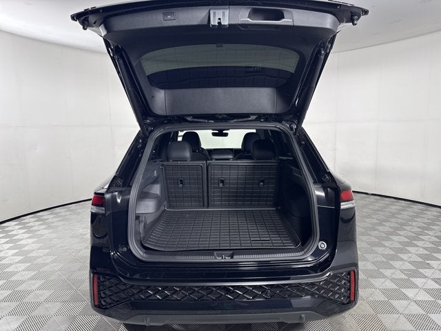 2025 Volkswagen Tiguan SE R-Line Black