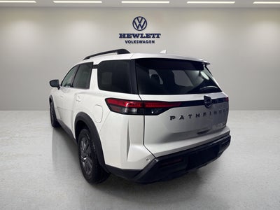 2024 Nissan Pathfinder SV