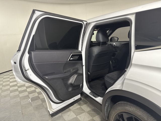 2023 Mitsubishi Outlander SE Black Edition