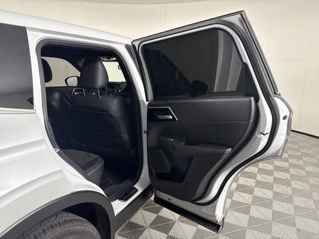2023 Mitsubishi Outlander SE Black Edition