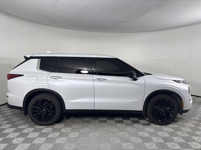 2023 Mitsubishi Outlander SE Black Edition