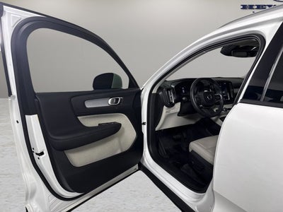 2021 Volvo XC40 Momentum