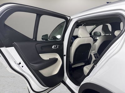 2021 Volvo XC40 Momentum