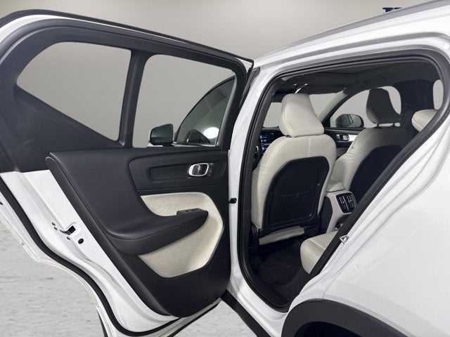 2021 Volvo XC40 Momentum