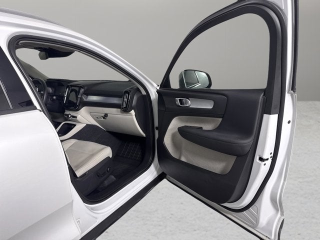 2021 Volvo XC40 Momentum