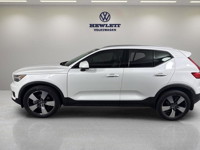 2021 Volvo XC40 Momentum