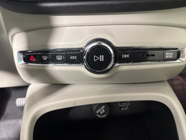 2021 Volvo XC40 Momentum