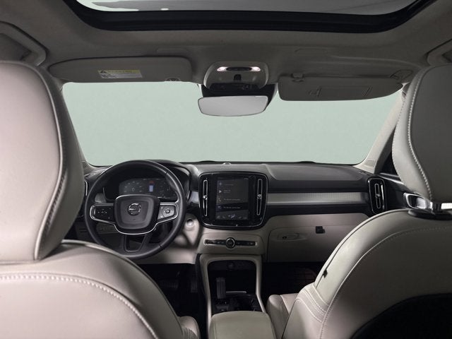 2021 Volvo XC40 Momentum