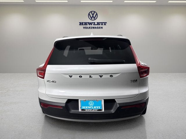 2021 Volvo XC40 Momentum