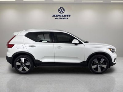 2021 Volvo XC40 Momentum