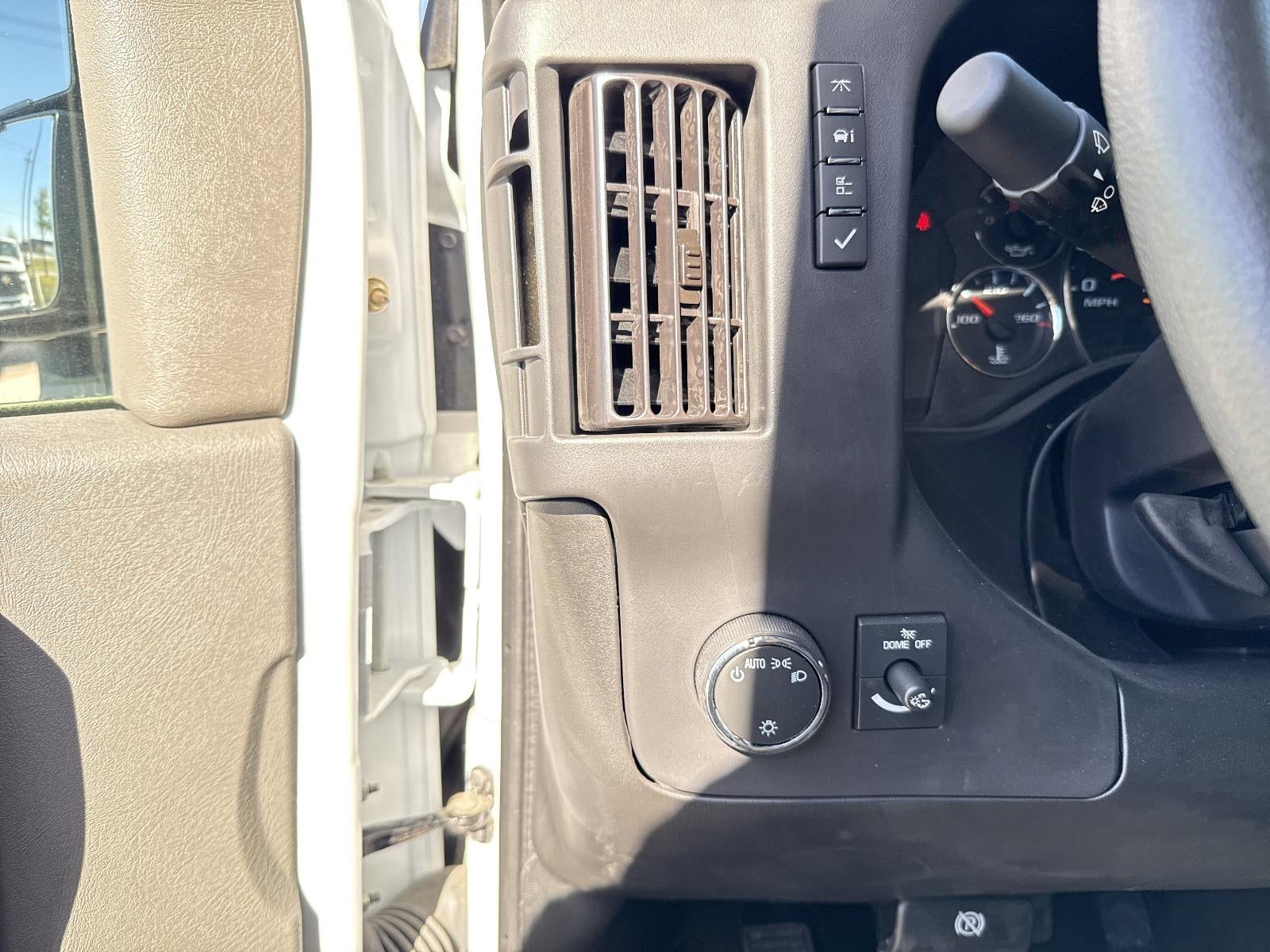 2025 Chevrolet Express Cutaway 3500 Base