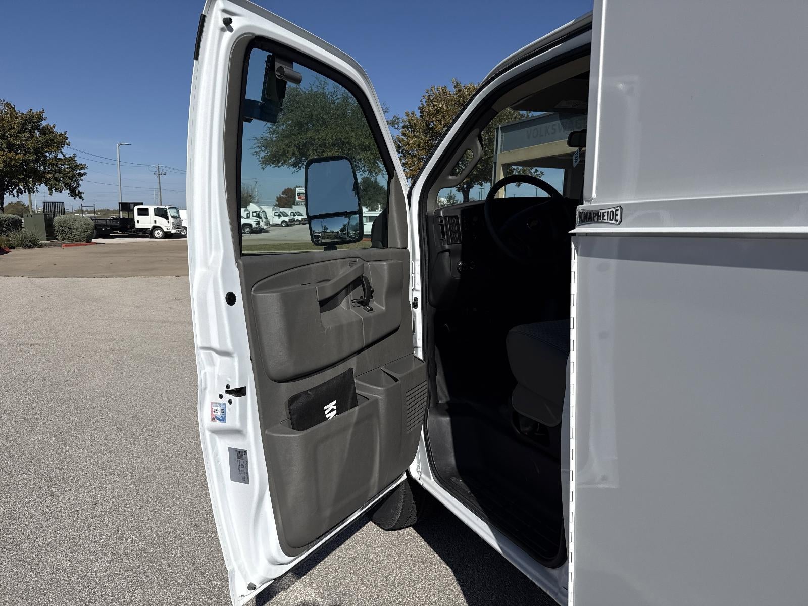 2025 Chevrolet Express Cutaway 3500 Base
