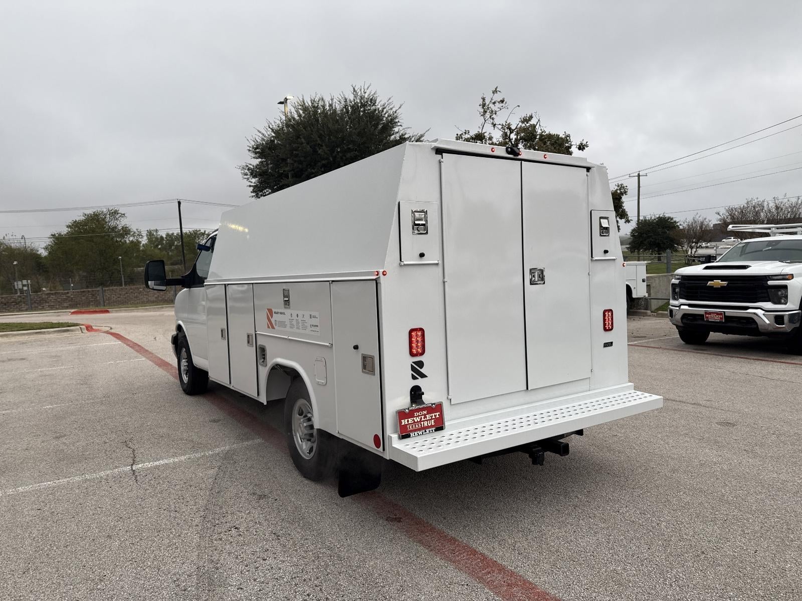 2025 Chevrolet Express Cutaway 3500 Base