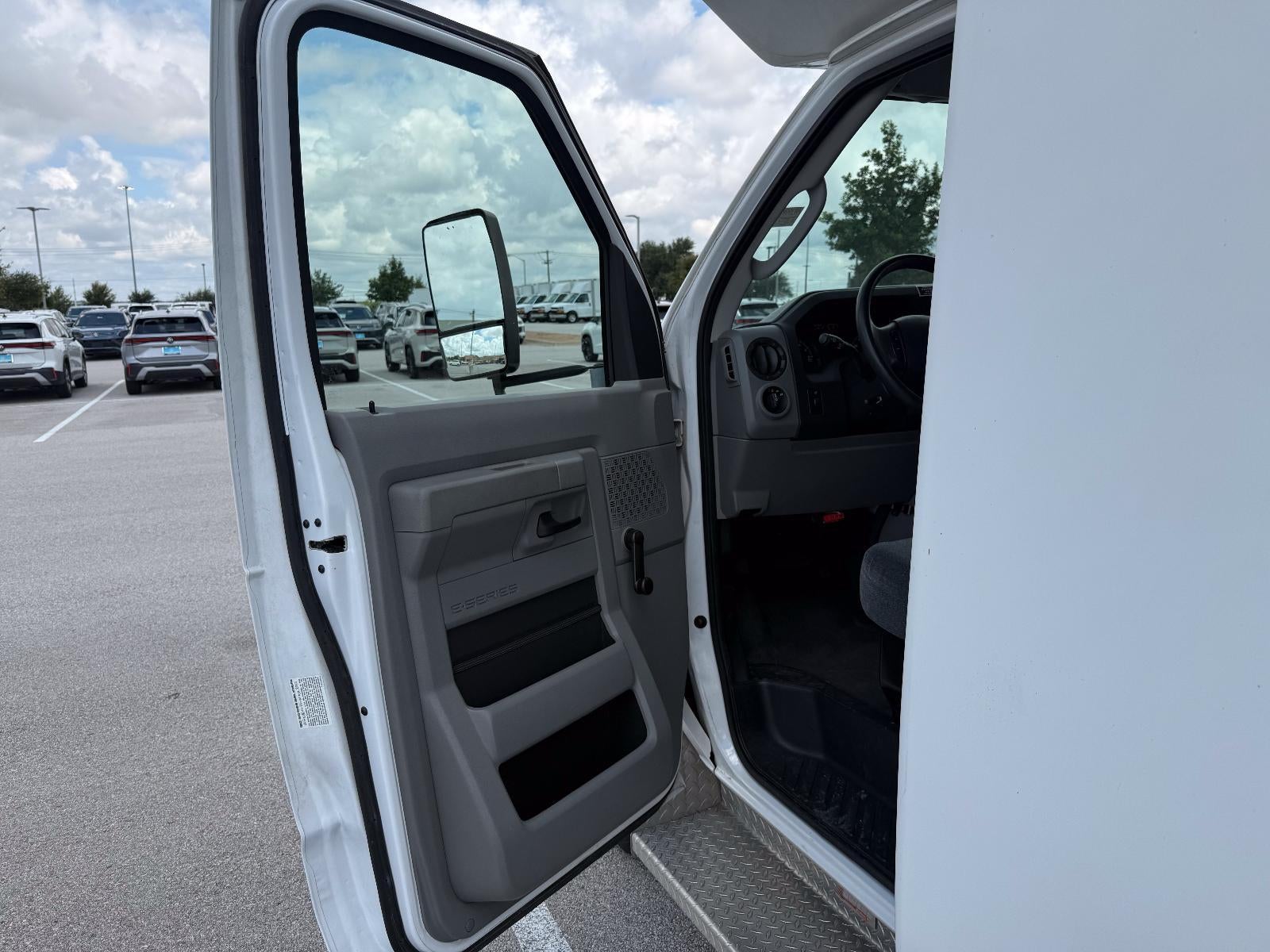 2013 Ford Econoline Passenger Van 14 Passenger Van