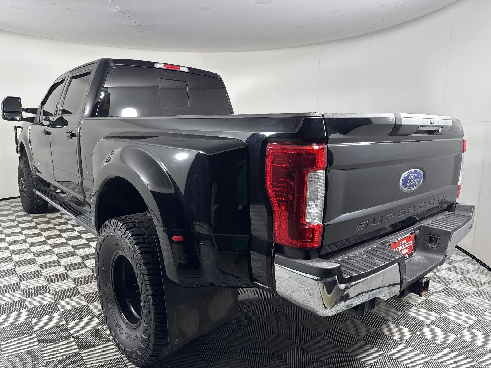 2017 Ford Super Duty F-350 DRW Lariat