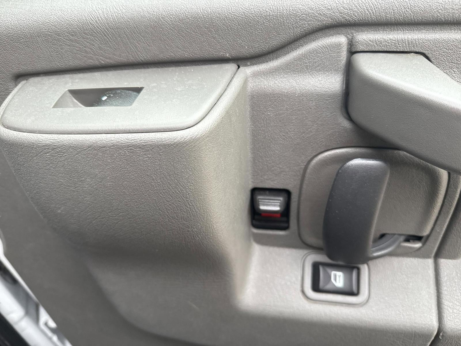 2023 Chevrolet Express Passenger 3500 1LT