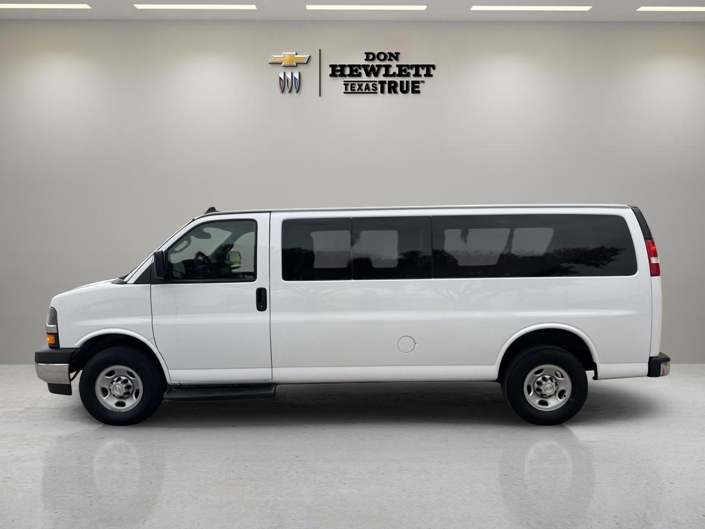 2023 Chevrolet Express Passenger 3500 1LT