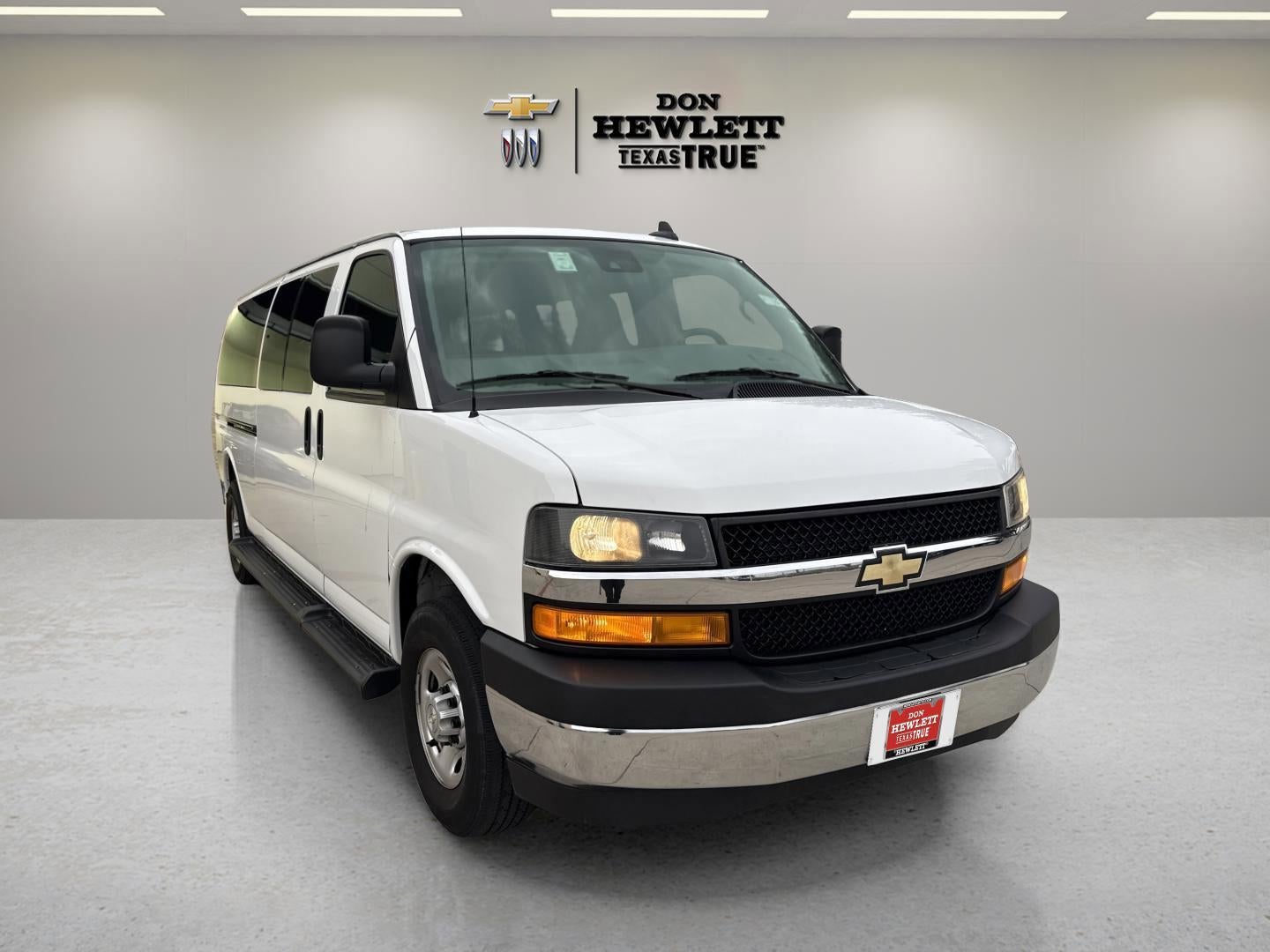2023 Chevrolet Express Passenger 3500 1LT