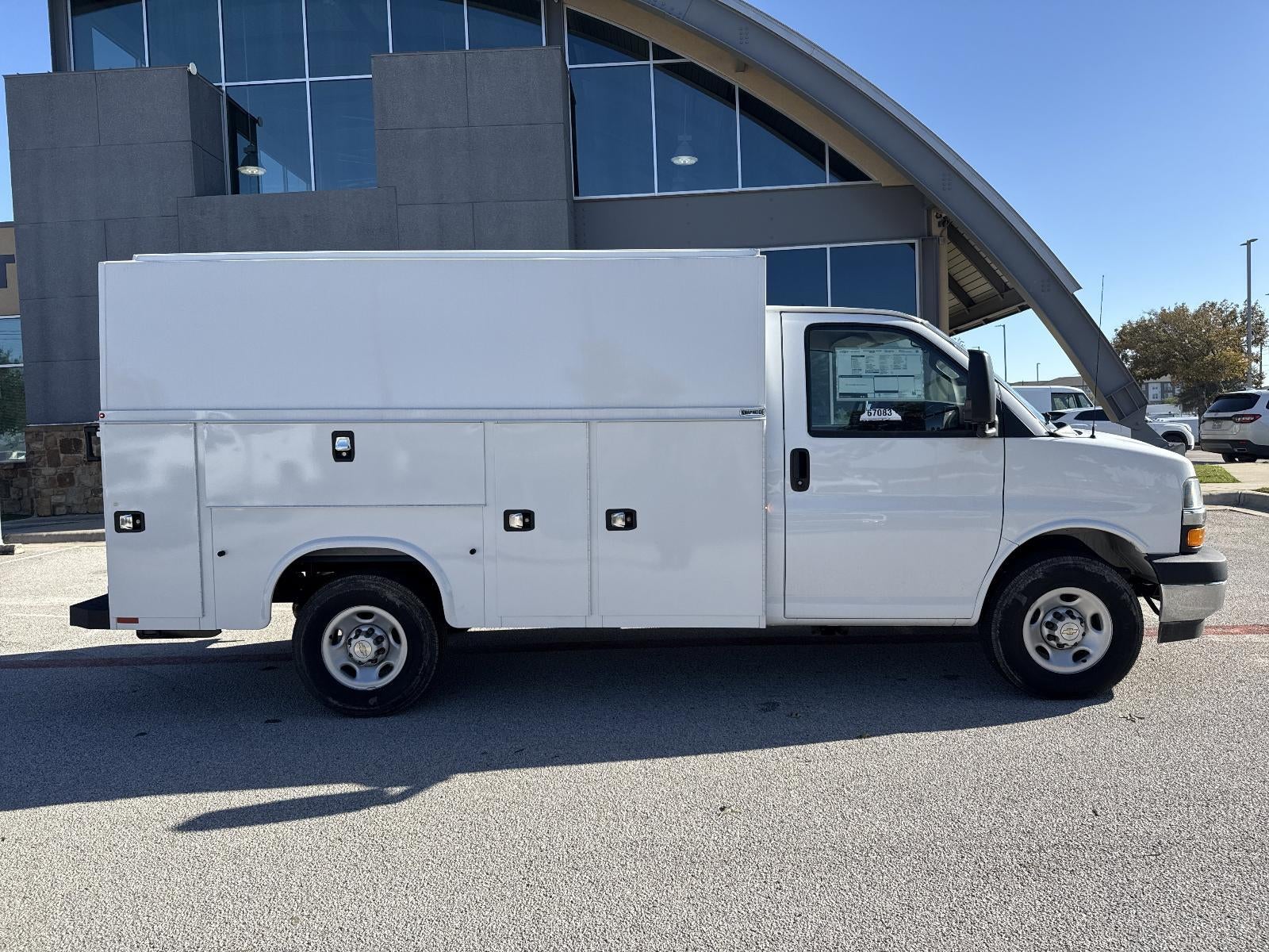 2025 Chevrolet Express Cutaway 3500 1WT